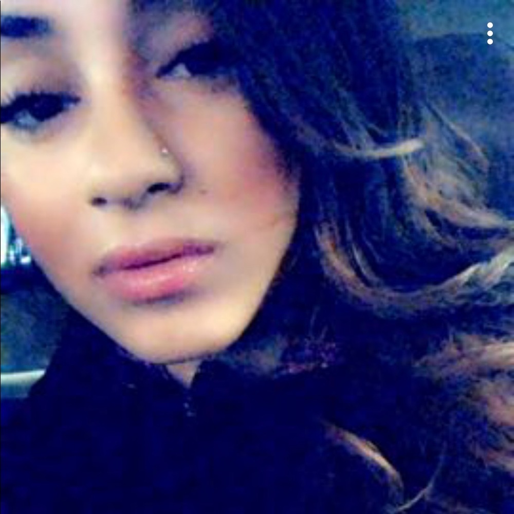 Meet your Posher, Crystal